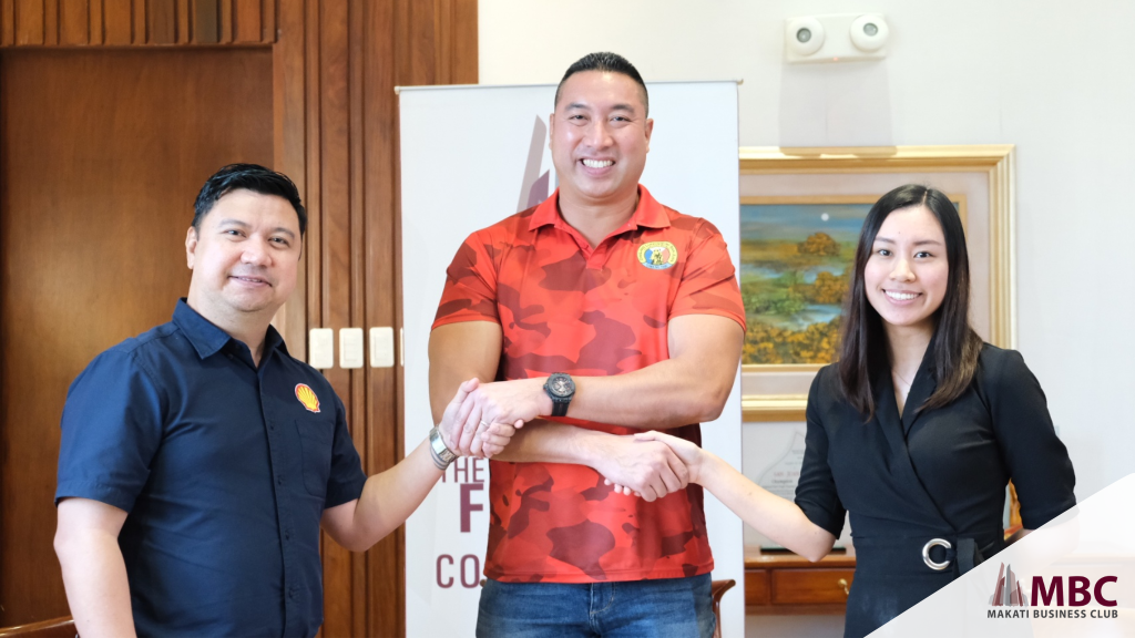 Pilipinas Shell Conrad Parizal (Social Performance – Social Investment Manager), San Juan Mayor Francis Zamora, and MBC Project and Program Manager Trisha Teope signs the agreement for the installation of asphalt art in front of San Juan City for bike commuters and pedestrians' safety.